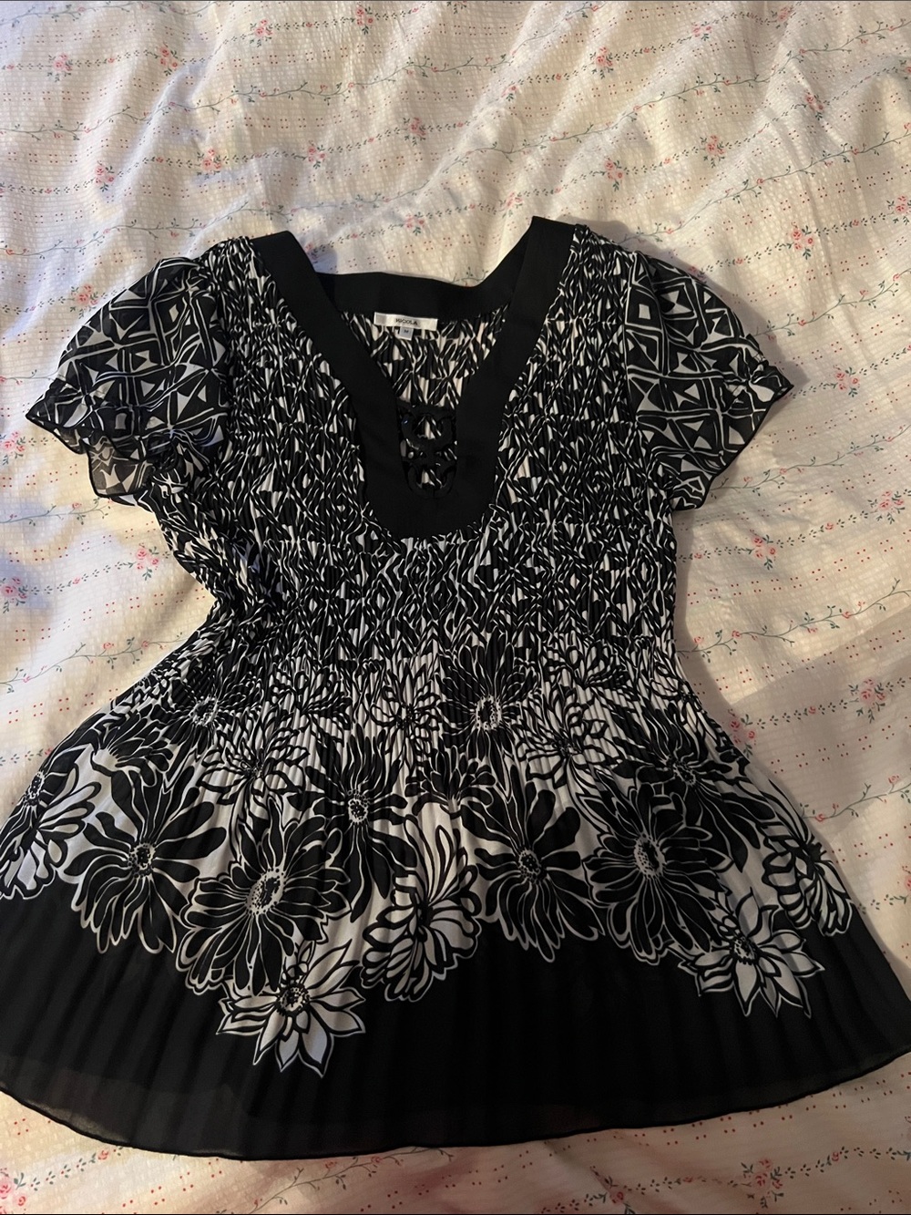 NICOLA Black & White Floral Smocked Tunic Top